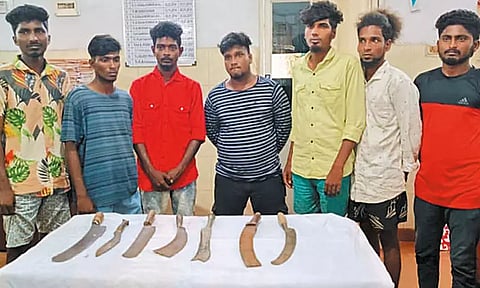 கொரட்டூர் அருகே பயங்கர ஆயுதங்களுடன் வழிப்பறி; 7 பேர் கைது