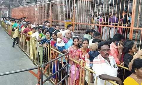 அருணாசலேஸ்வரர் கோவிலில் பக்தர்கள் கூட்டம் அலைமோதியது