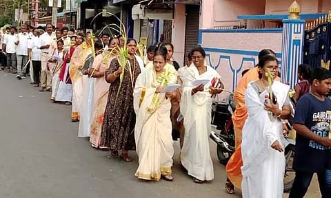 குருத்தோலை ஞாயிறையொட்டி விழுப்புரத்தில் கிறிஸ்தவர்கள் ஊர்வலம்