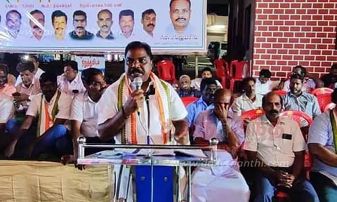 திங்கள்சந்தையில் காங்கிரசார் சத்தியாகிரக போராட்டம்