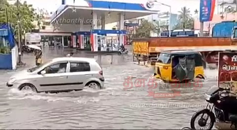 காரைக்காலில் கொட்டி தீர்த்த கனமழை