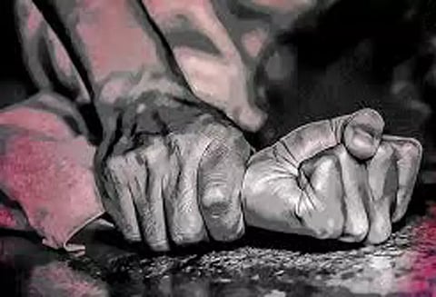 சிறுமியை மிரட்டி கூட்டு பலாத்காரம்- 5 பேர் கைது