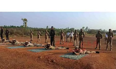 கந்தர்வகோட்டை அருகே போலீசாருக்கு துப்பாக்கி சுடும் பயிற்சி