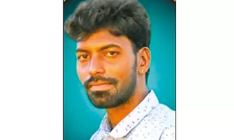 மதுகுடிக்க பணம் தராததால் ஆத்திரம் வாலிபர் அடித்துக்கொலை