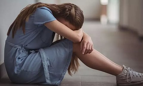 பாலியல் சில்மிஷ குற்றச்சாட்டு; இங்கிலாந்தில் ஓராண்டில் 3 ஆயிரம் பள்ளி மாணவர்கள் வெளியேற்றம்