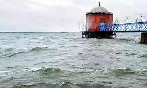 கோடைகாலம் தொடங்கிய நிலையில் சென்னை குடிநீர் ஏரிகளில் நீர் இருப்பு 9 டி.எம்.சி.க்கு கீழ் குறைந்தது - 8 மாதத்துக்கு குடிநீர் தேவையை சமாளிக்கலாம்