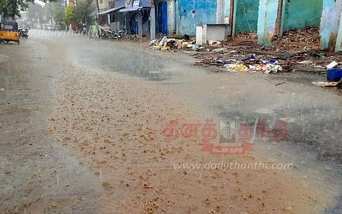 கீழ்வேளூர், சிக்கலில் 2-வது நாளாக மழை