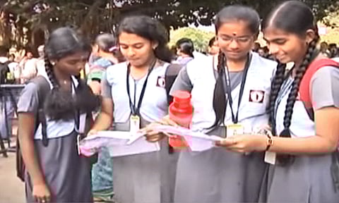 பள்ளி பாடத்திட்டத்தில் அதிரடி மாற்றம்... முகலாயர்கள் பற்றிய வரலாறு நீக்கம்... மத்திய அரசின் திடீர் முடிவு