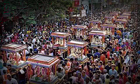 கபாலீசுவரர் கோவிலில் பங்குனி திருவிழா: மயிலாப்பூரில் 63 நாயன்மார்கள் திருவீதி உலா கோலாகலம்