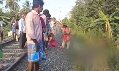 நீட் பயிற்சி மேற்கொண்டிருந்த மாணவி ரெயில் முன் பாய்ந்து தற்கொலை - நெய்வேலி அருகே பரபரப்பு