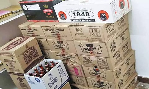 புதுப்பாளையம் கிராமத்தில் புதுப்பாளையம்ர் மீது வழக்கு - 1,000 பாட்டில்கள் பறிமுதல்