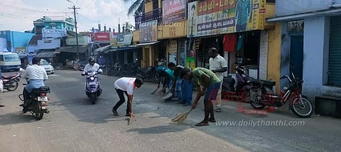 லாரிகள் சிறைபிடிப்பு