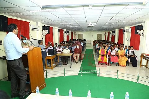 சாலை பாதுகாப்பு விழிப்புணர்வு நிகழ்ச்சி