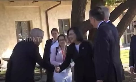 சீனாவின் மிரட்டலை பொருட்படுத்தாமல் அமெரிக்கா சென்ற தைவான் அதிபர்