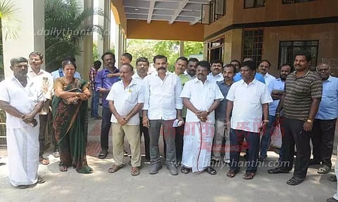 நெல்லை சந்திப்பு பஸ் நிலையத்தை உடனடியாக திறக்க வேண்டும்; வணிகர் சங்கங்களின் பேரமைப்பு வலியுறுத்தல்