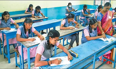 எஸ்.எஸ்.எல்.சி. மாணவ-மாணவிகளுக்கு பொதுத் தேர்வு தொடங்கியது