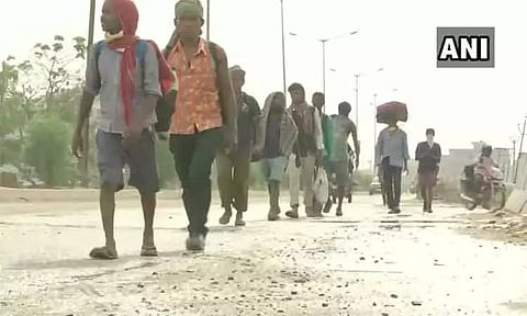போக்குவரத்துக்குப் பணம் இன்றி 1,000 கி.மீ. தூரம் கடந்து சொந்த ஊர் சென்ற ஒடிசா தொழிலாளர்கள்