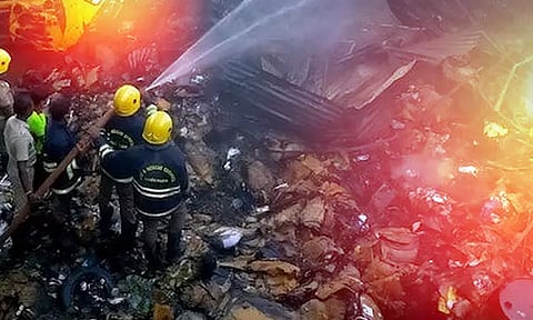 தொழில் போட்டியில் பழைய இரும்பு பொருட்கள் கடை தீ வைத்து எரிப்பு