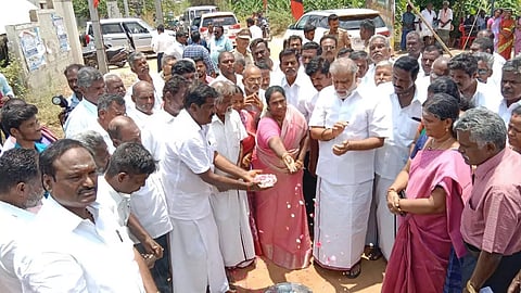 தாடிக்கொம்பு பகுதியில் ரூ.3 கோடியில் தார்சாலை அமைக்கும் பணி