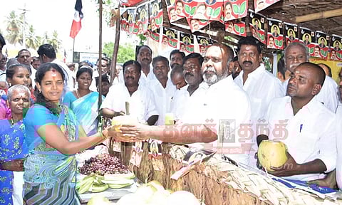 தகுதி படைத்த பெண்களுக்குதான் ரூ.1000 என்று தேர்தலுக்கு முன்பே சொல்லி இருக்க வேண்டும்-தி.மு.க. மீது ஆர்.பி.உதயகுமார் குற்றச்சாட்டு