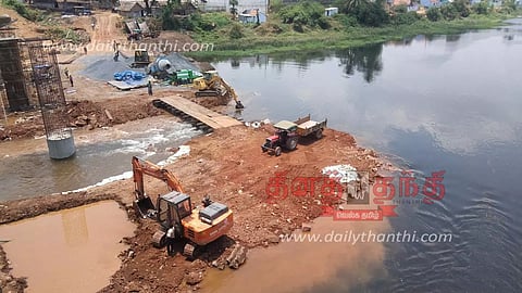 சத்தி பவானி ஆற்றின் குறுக்கே ரூ.11¾ கோடியில் புதிய பாலம் கட்டும் பணி தீவிரம்
