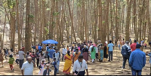 கொடைக்கானலில் குவிந்த சுற்றுலா பயணிகள்