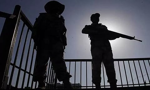 பாகிஸ்தானில் 3 பயங்கரவாதிகள் சுட்டுக்கொலை