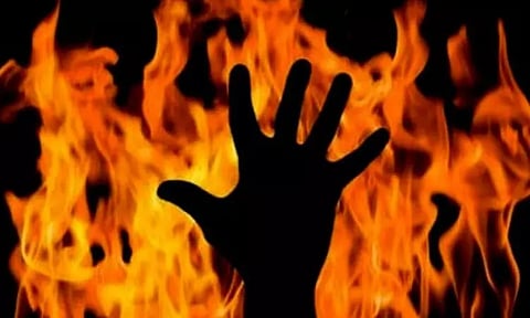 காஞ்சீபுரம் அருகே வங்கி ஊழியர் தீக்குளித்து தற்கொலை