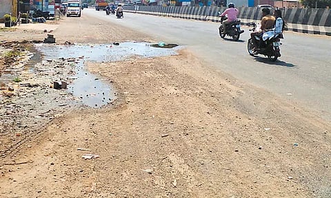 கரசங்கால் அருகே குழாய் உடைந்து வீணாகும் குடிநீர் - நிரந்தர தீர்வு காண பொதுமக்கள் கோரிக்கை