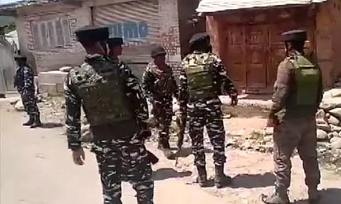 ஜம்மு காஷ்மீர்: என்கவுன்டரில் பயங்கரவாதி சுட்டுக்கொலை