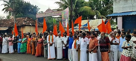 சிவாஜி சிலை உடைக்கப்பட்டதை கண்டித்துஇந்து அமைப்பினர் ஆர்ப்பாட்டம்