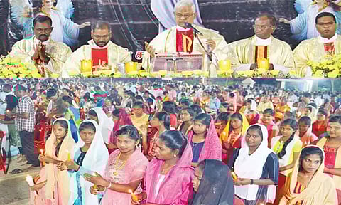 ஈஸ்டர் பண்டிகையை முன்னிட்டு தேவாலயங்களில் சிறப்பு திருப்பலி