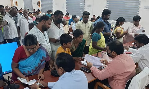 பொதுமக்கள் குறைதீர்ப்பு கூட்டத்தில் 338 மனுக்கள் பெறப்பட்டன