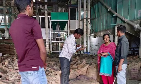 நெல் அரவை ஆலைகளில் போலீஸ் சூப்பிரண்டு ஆய்வு