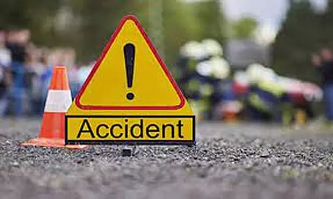 நைஜீரியாவில் பஸ்-லாரி நேருக்கு நேர் மோதி 15 பேர் பலி