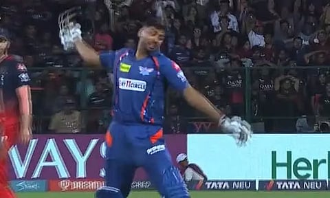 வெற்றி கொண்டாட்டத்தில் ஆக்ரோஷமாக ஹெல்மெட்டை மைதானத்தில் வீசிய அவேஷ் கான்..! வீடியோ