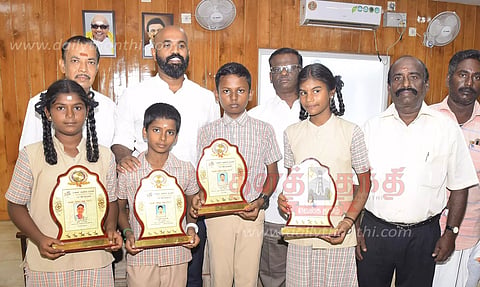 ஸ்ரீஹரிகோட்டா விண்வெளி மையத்தில் பயிற்சி பெற்ற அரசு பள்ளி மாணவ-மாணவிகள்