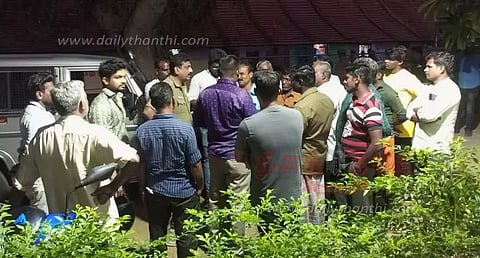 வள்ளியூர் போலீஸ் நிலையத்தை வியாபாரிகள் முற்றுகை