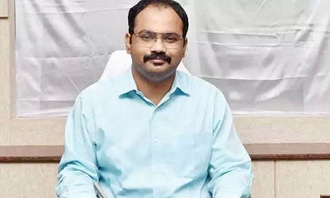 பள்ளிப்பட்டு, பொதட்டூர்பேட்டை பகுதிகளில் நடைபெறும் பல்வேறு வளர்ச்சி திட்ட பணிகளை கலெக்டர் ஆய்வு