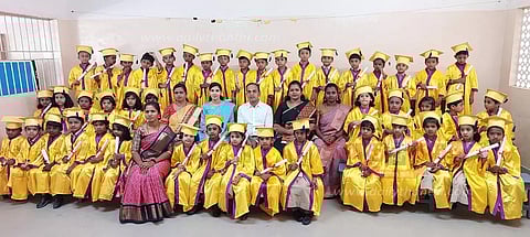 ஆதர்ஷ் மெட்ரிக் பள்ளியில் மழலையர் பட்டமளிப்பு விழா