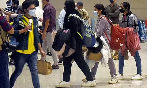 உக்ரைனில் படிப்பை பாதியில் விட்ட மருத்துவ மாணவர்களுக்கு சலுகை: இந்தியாவில் தகுதித்தேர்வு எழுத அனுமதி