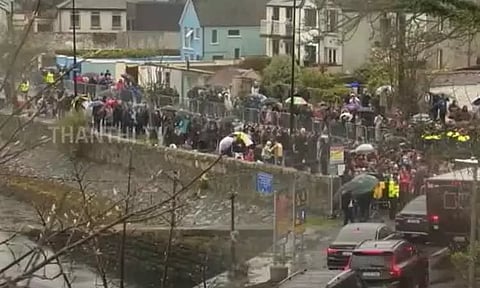 அயர்லாந்து சென்ற அமெரிக்க அதிபர் ஜோ பைடன் - கொட்டும் மழையில் வரவேற்பு அளித்த மக்கள்