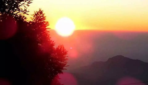 குளு, குளு சீசனை விரட்டியடித்த சூரியன்