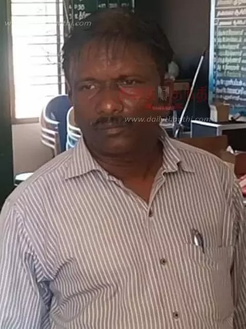 மாணவிகளை ஆபாச படம் எடுத்த ஆசிரியர் பணி இடைநீக்கம்