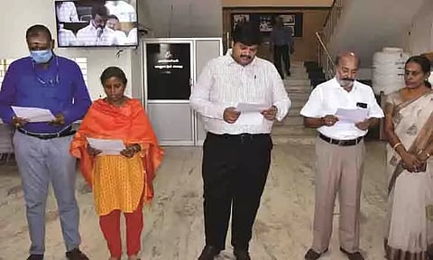 கரூர் கலெக்டர் அலுவலகத்தில் சமத்துவ நாள் உறுதிமொழி ஏற்பு