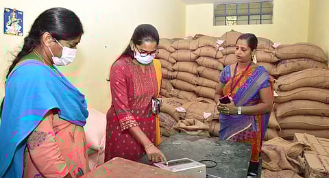 பொதுமக்களுக்கு விரைவான சேவை வழங்க வேண்டும்