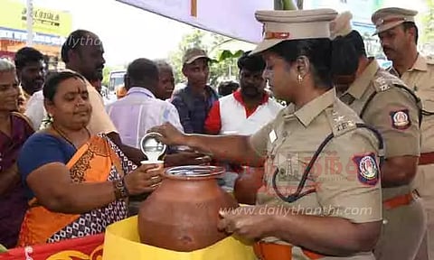 போலீசார் சார்பில் நீர்மோர் பந்தல் திறப்பு