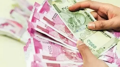 சிக்பள்ளாப்பூரில் ரூ.2 கோடி பணம், பரிசு பொருட்கள் பறிமுதல்