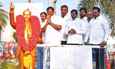 133-வது பிறந்த நாள் விழா: அம்பேத்கர் சிலைக்கு அமைச்சர் மரியாதை - அரசியல் கட்சியினர் மாலை அணிவித்தனர்