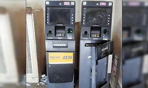 காஞ்சீபுரம் அருகே ஏ.டி.எம். எந்திரத்தை உடைத்து கொள்ளை முயற்சி - ரூ.7 லட்சம் தப்பியது; மர்மகும்பலுக்கு வலைவீச்சு